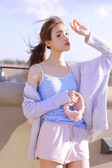 60后老妇人plus